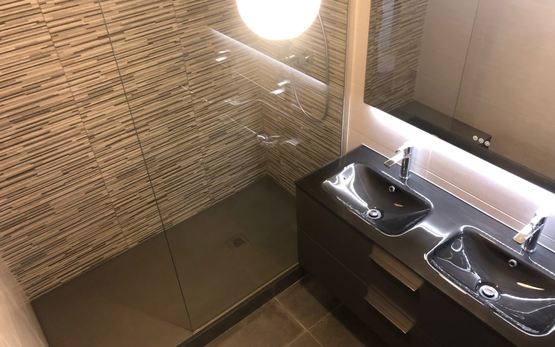 Salle de bain transformée en salle de douche à Versailles